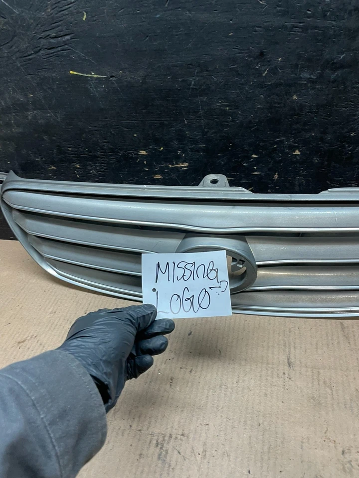 Parrilla superior delantera Toyota Corolla 2003 a 2004 T0455 PS Foto 1 de 4