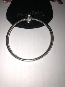 Genuine Pandora Moments Bangle : Encircled Clasp 17cm S925 : Lot 85 - Picture 1 of 3