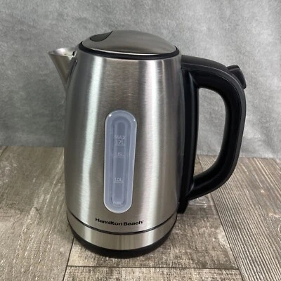 Hervidor eléctrico Hamilton Beach de acero inoxidable, anillo de luz LED, 1,7 litros, 41037G Foto 1 de 4