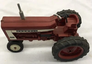 Farmall Diesel 806 Spielzeugtraktor, 1/16, gebrauchter Zustand. - Bild 1 von 7
