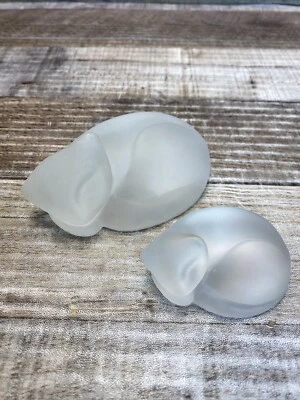 Estatuillas de gato y gatito durmiente de vidrio esmerilado Hallmark de colección 1976 Foto 1 de 4