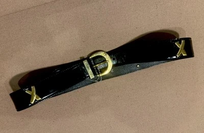 Cinturón semiancho vintage Paloma Picasso charol negro X aplique pequeño Foto 1 de 4