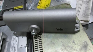 YALE HEAVY DUTY DOOR CLOSER 9300-4004 9300 Series *PICTURED ITEM ONLY - Picture 1 of 3