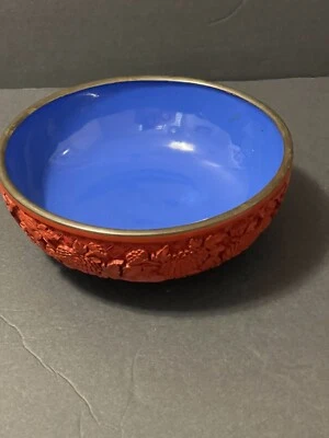 Tigela de cobre e esmalte azul de laca cinábrio esculpida à mão chinesa meados do século XX - Imagem 1 de 4