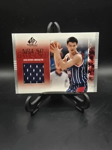 Yao Ming 2003-04 SP Game-Used Edition ROCKETS Blue Jersey Swatch Relic Insert 94 - Bild 1 von 6