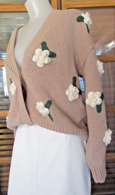 🌸 Новый без ЯРЛЫКОВ Луна + Плющ Anthropologie Sz M желтовато-коричневый вязаный кардиган 3D Appliqué цветы уютный - Изображение 1 из 4