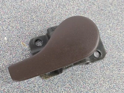 BONITO USADO ORIGINAL PORSCHE 944 968 LADO DEL PASAJERO INTERIOR MANIJA DE PUERTA MARRÓN Foto 1 de 4