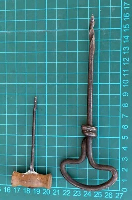 2x Vintage Hand Auger Hand Drill for Wood  - Image 1 of 4
