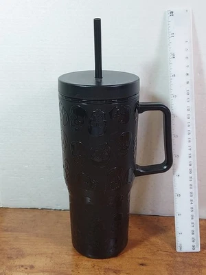 Alto 26 oz. Vaso de plástico negro calaveras alrededor del exterior-con pajita Foto 1 de 4