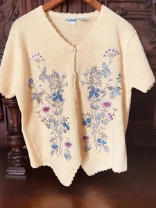 Two Twenty Collection Yellow Knit Cardigan Short Sleeve Floral Embroidery Medium - Picture 1 of 7