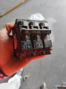 B3100 - Siemens - Interruttore Bolt-On 100 Ampere - 100 Amp - 3 Poli - 240 Volt - Foto 1 di 2