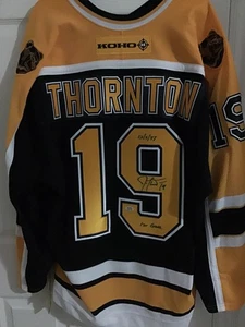Camiseta deportiva auténtica firmada sobre hielo Joe Thornton #19 inscrita primer gol PSA/DNA - Imagen 1 de 7
