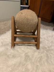NATURAL SISAL ROPE BALL INTERACTIVE WOOD CAT TOY SCRATCHING BALL - Picture 1 of 3