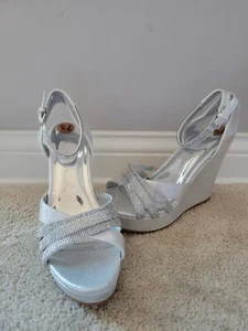 SUGAR Womens Silver Glitter Strappy Open Toe Wedge Buckle Dress Shoes 7.5 M - Picture 1 of 19