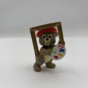 Hallmark Andenken Ornament datiert 1993 Bärchen geschenkt Handarbeit - Bild 1 von 11