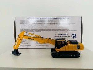 Komatsu PC450LCD W/Short Trowel Tracked Excavator 1:50 Scale Die-Cast UH8004 NEW - Picture 1 of 12