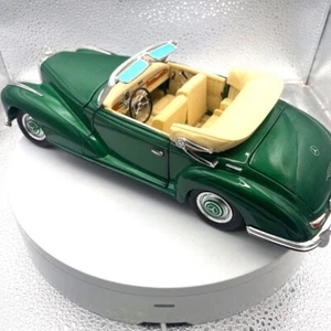 Maisto Mercedes-Benz 300S 1955 Green Die Cast, 1/18 Scale - Picture 1 of 8