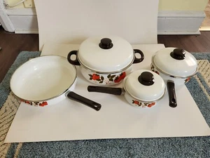 VINTAGE GHC STRAWBERRIES DESIGN ENAMEL COOKWARE 7 PIECE POTS & PAN W/LIDS - 1980 - Picture 1 of 24
