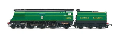Hornby R30129 BR Battle of Britain Class 4-6-2 Steam Loco 34072 257 Squadron 00 - Image 1 of 3
