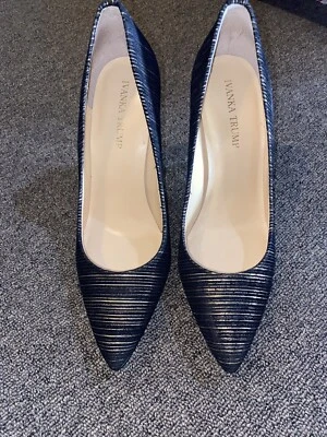 Zapatos de tacón Ivanka Trump Kayden de cuero talla 10 M a rayas negras y doradas Foto 1 de 4