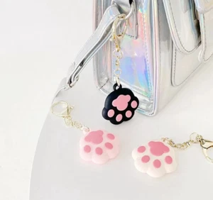 Cute Cartoon Cat Paw (White) Apple Airtag Keychain, Holder, GPS Tracker - Photo 1 sur 5