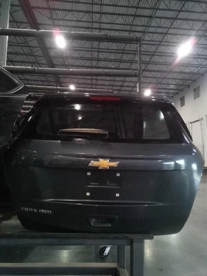 Tapa de cubierta usada se adapta a: Chevrolet Trax 2021 privacidad tinte opt AKO con cámara de visión trasera Foto 1 de 4