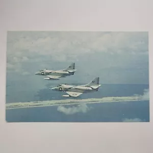 A4D Skyhawks US Navy kleinstes Atombomber Flugzeug Vintage Chrom Postkarte - Bild 1 von 6