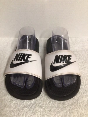 NIKE BENASSI JDI СЛАЙДЫ БЕЛЫЙ/ЧЕРНЫЙ 343880-100 МУЖСКОЙ РАЗМЕР 9 САНДАЛИИ СКОЛЬЖЕНИЯ ONS - Изображение 1 из 4