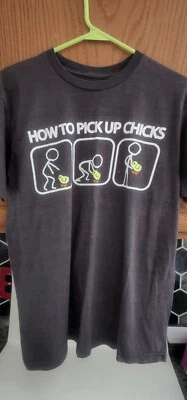 HOW TO PICK UP CHICKS Stick Figures INK, Inc T 恤男式 M 黑色 — 第 1/2 张图片