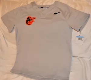 Camiseta de los Orioles de Baltimore! YOUTH mediano NUEVO CON ETIQUETAS Gris Nike LOGO COSIDO $35 venta al por menor - Imagen 1 de 3