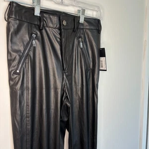 GUESS NEU Kunstleder Skinny Hose Damen 6 schwarz Reißverschlusstaschen - Bild 1 von 7