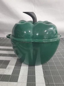 Vintage Enamel Cast Iron Green Pepper Casserole Pot Lid Dutch Oven - Picture 1 of 10