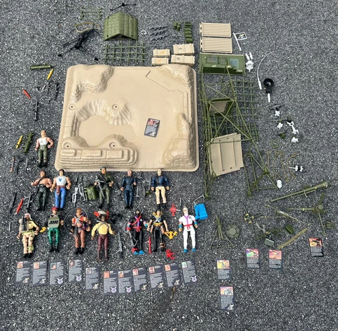 Vintage Rambo Action Figure Lot - HQ- Weapons - 85-86 Coleco Force Of Freedom Cover