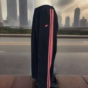 Vintage 90s-00s Women's Medium Nike. Black Pink Stripe Capri Shorts 8-10 30/21 - Picture 1 of 7