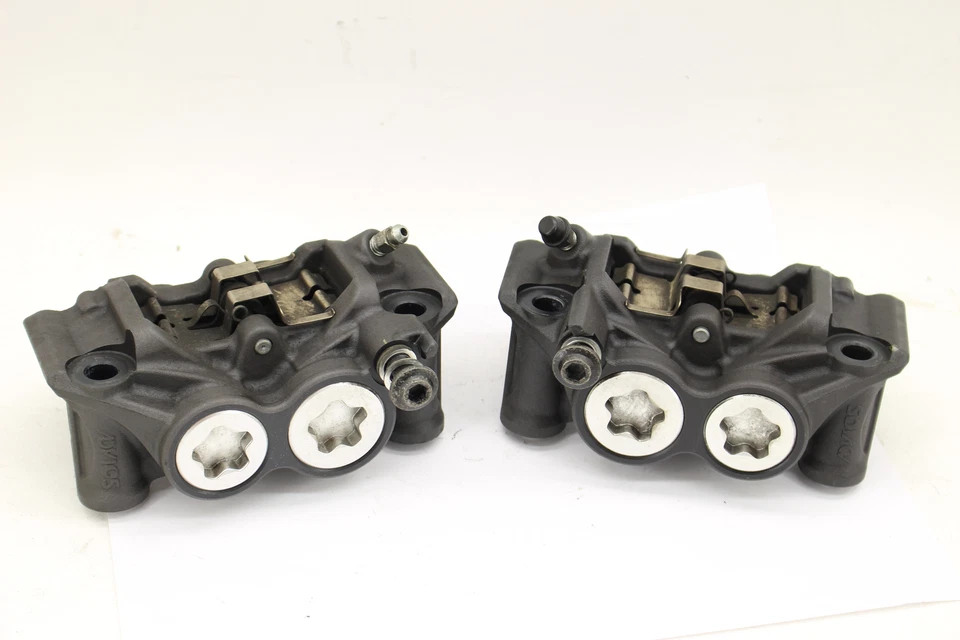 Juego de pinzas de freno delanteras derecha izquierda Yamaha FZ09 2015 1RC-2580U-00-00 Foto 1 de 4