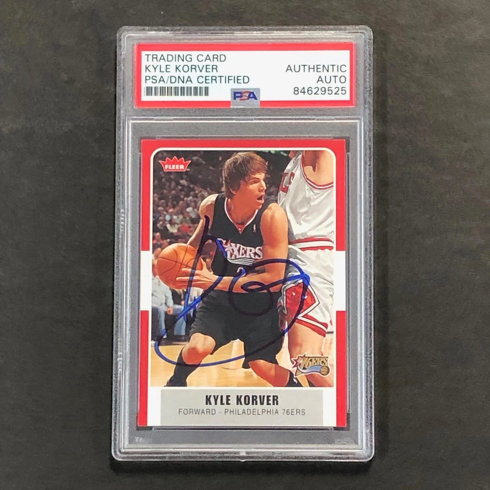 Tarjeta firmada por Kyle Korver #63 Fleer Basketball 2007-08 automática PSA Slabbed Hawks Foto 1 de 2