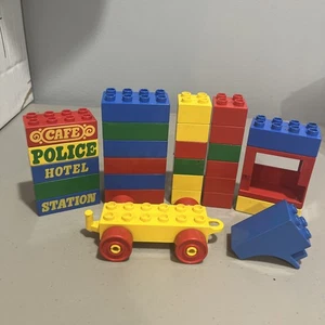 Lego Duplo BLAUES BAHNHOFSSCHILD Hotel Stadt Zug oder Polizei Ersatz Stück Cafe - Bild 1 von 5