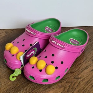 Zoccolo Crocs Edizione Limitata Barney Classic Taglia Uomo 9 - Donna 11 Raro M9/W11 - Foto 1 di 7