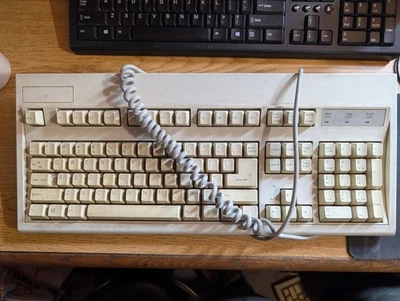 Vintage KeyTronic AT plug connection Din Style (E03601Q) Wired Computer Keyboard - Image 1 of 2