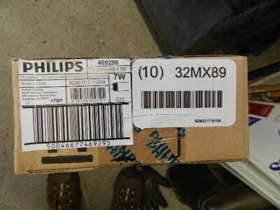 NEW BOX OF 10 Philips 469296 7T8LED/24-400  2' 4K Direct Fit Lamps - Image 1 of 2