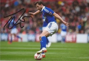 IPSWICH: TOMMY SMITH SIGNED 6x4 ACTION PHOTO+COA - Picture 1 of 1