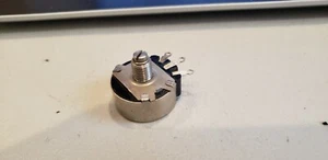 Potenziometro Potenziometro Albero Corto Vintage NOS CTS 500 ohm Albero Decespugliatore Lineare - Foto 1 di 2