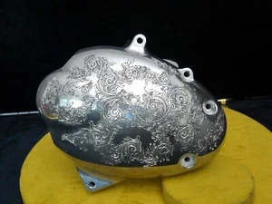 TRIUMPH T100 CUSTOM HAND ENGRAVED POLISHED ALLOY SPROCKET COVER - Picture 1 of 12