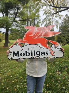 VINTAGE MOBILGAS PEGASUS PORCELAIN ENAMEL SIGN 30 X 18 INCHES - Picture 1 of 6