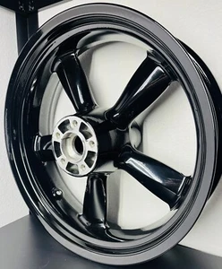 Harley Dyna Switchback 2012-19 llanta negra personalizada rueda negra fabricante de equipos originales directamente - Imagen 1 de 7