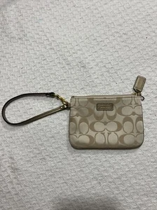 Coach Signature C Zip Wristlet Wallet Beige /Cream- F58035 - Picture 1 of 9