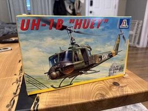 Kit modelo helicóptero escala 1/72 Italeri Bell UH-1B Huey - Imagen 1 de 10