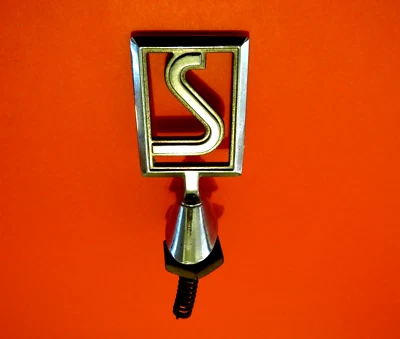 1984-1985-1986-1987-1988 Buick Skylark S capucha adorno Foto 1 de 4