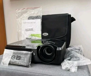 Acer Projector  W/Bag & Remote Excellent  - Zdjęcie 1 z 17