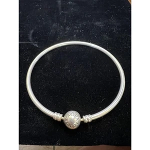 Authentic Pandora Moments Bangle SZ 7.5 - Picture 1 of 3